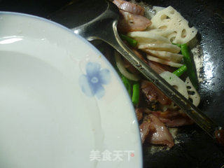 梅豆腊鸡腿炒莲藕的做法步骤：6