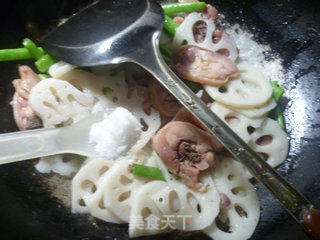 梅豆腊鸡腿炒莲藕的做法步骤：8