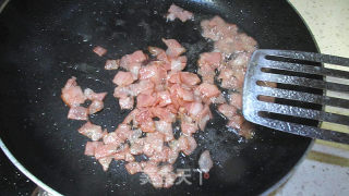 让人食欲大开的焖饭——培根三丁焖饭的做法步骤：3