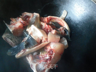 鱼头豆腐汤的做法步骤：3