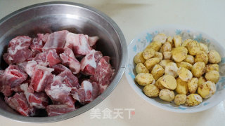 腔排骨烧栗子的做法步骤：1