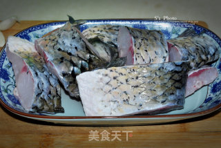 浓油赤酱-红烧鱼的做法步骤：1