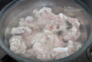 暖身暖心-牛骨萝卜汤的做法步骤：3