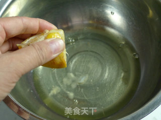 奶油霜裱花蛋糕的做法步骤：1