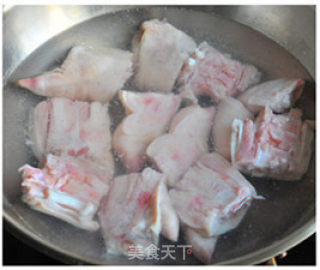 冬季暖身滋补美容大菜【香辣过瘾的沸腾麻辣蹄】的做法步骤：1