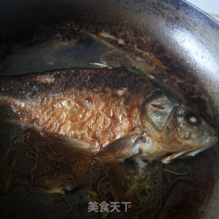 葱烤鲫鱼的做法步骤：7