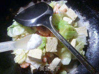 虾肉圆白菜冻豆腐的做法步骤：11