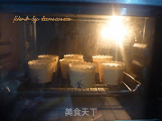 奶油霜裱花小蛋糕的做法步骤：12