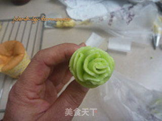 奶油霜裱花小蛋糕的做法步骤：21