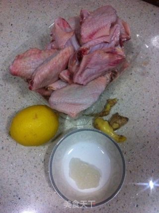 柠檬鸡翅的做法步骤：1