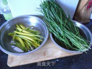 黄花韭菜的做法步骤：1