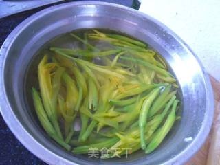 黄花韭菜的做法步骤：2
