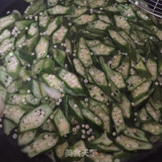 豆酱百合秋葵的做法步骤：4