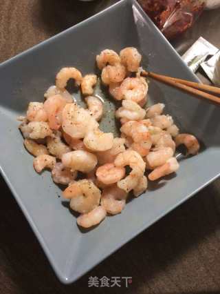 奶油白酱火腿虾仁意面的做法步骤：1