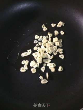 奶油白酱火腿虾仁意面的做法步骤：2