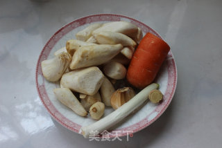 下饭好滋味——杏鲍菇烧胡萝卜的做法步骤：1