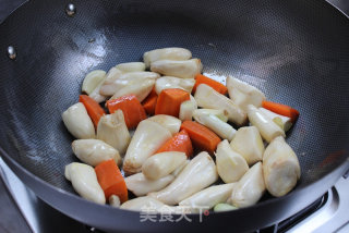 下饭好滋味——杏鲍菇烧胡萝卜的做法步骤：5