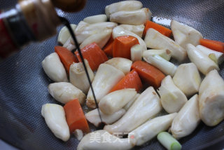 下饭好滋味——杏鲍菇烧胡萝卜的做法步骤：6