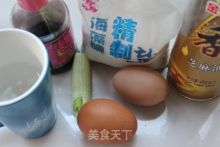 掌握几个小窍门，嫩滑水蛋轻松做——蒸蛋羹的做法步骤：1