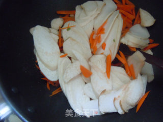 养生不可少菌类--杏鲍菇炒胡萝卜的做法步骤：6