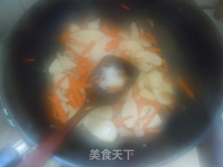 养生不可少菌类--杏鲍菇炒胡萝卜的做法步骤：7