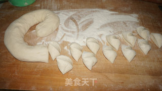 梅干菜猪肉大包的做法步骤：4