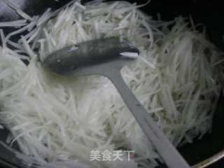 清炒萝卜丝的做法步骤：3