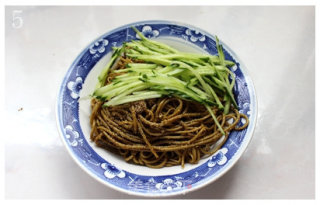 凉拌荞面饸饹的做法步骤：5