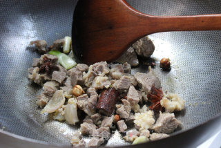一个人的午餐也可以有滋有味——红烧牛肉面的做法步骤：5