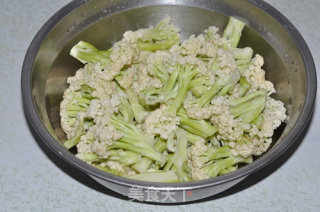 梭子蟹炒菜花的做法步骤：1