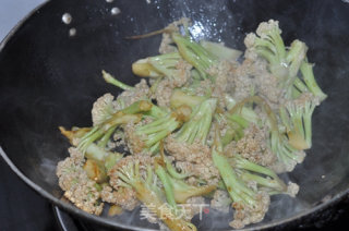 梭子蟹炒菜花的做法步骤：7