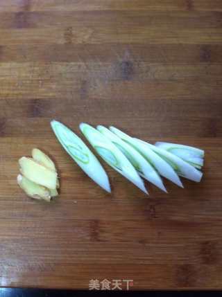 麻辣蒜苗炒豆干的做法步骤：6