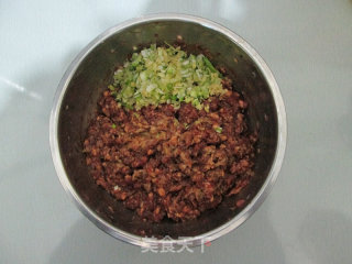 猪肉白菜饺子的做法步骤：1