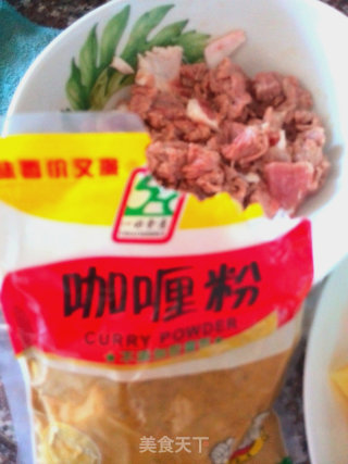 【子璇家】咖喱土豆煮牛肉的做法步骤：2