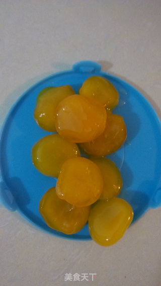 豆沙莲蓉月饼的做法步骤：2