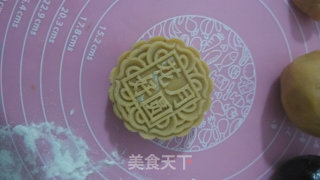 豆沙莲蓉月饼的做法步骤：11