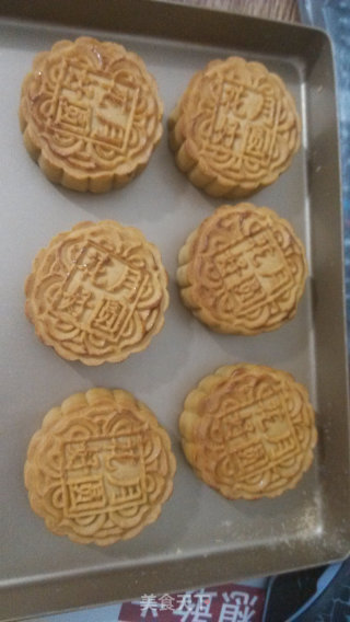 豆沙莲蓉月饼的做法步骤：14