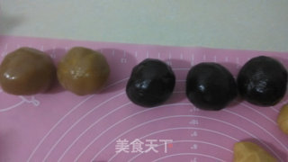 豆沙莲蓉月饼的做法步骤：7