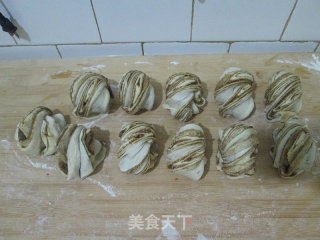 麻将糖花卷的做法步骤：6