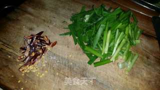莴笋炒韭菜的做法步骤：2
