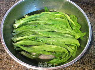 芝麻酱拌油麦菜的做法步骤：1