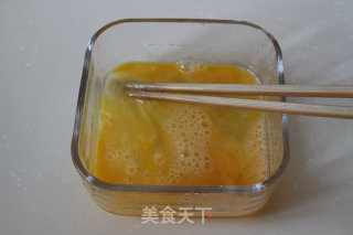 蒜苗炒鸡蛋的做法步骤：2