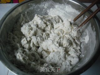 萝卜猪肉煎饺的做法步骤：1