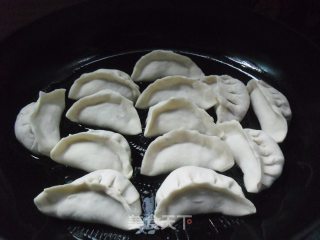 萝卜猪肉煎饺的做法步骤：12