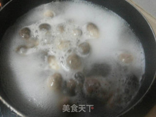 葱油草菇的做法步骤：1