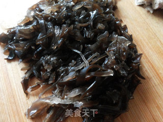 手撕肉黑白菜的做法步骤：2