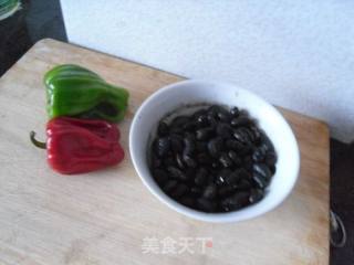 彩椒炒黑豆的做法步骤：1