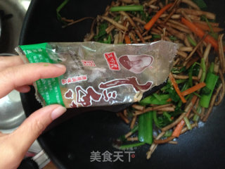 美味菌菇---小炒茶树菇 依然美食的做法步骤：8