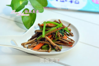 美味菌菇---小炒茶树菇 依然美食的做法步骤：9