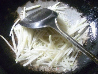 榨菜香干炒苤蓝的做法步骤：3